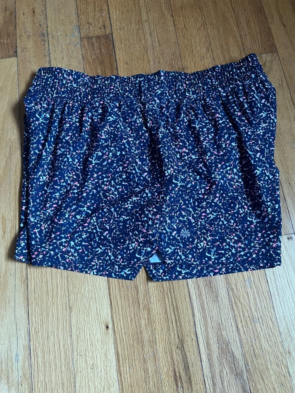 ATHLETA Weekender Mid Rise 3" Run Short Sz M Misha camo navy - Picture 4 of 12